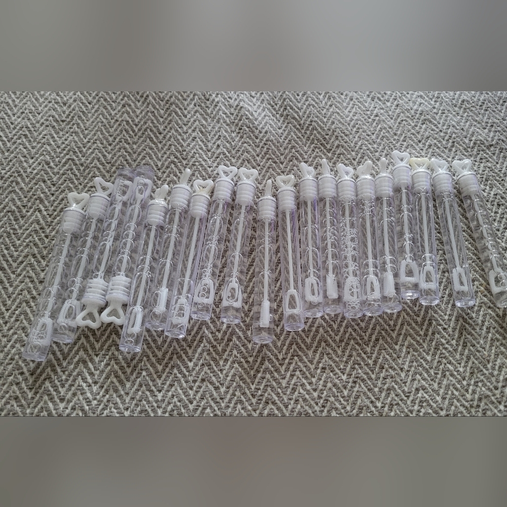 Bubble wands with heart handle. Set of 20